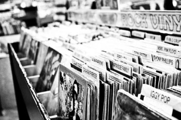 What can Jack White and vinyl records can teach small business about customer loyalty