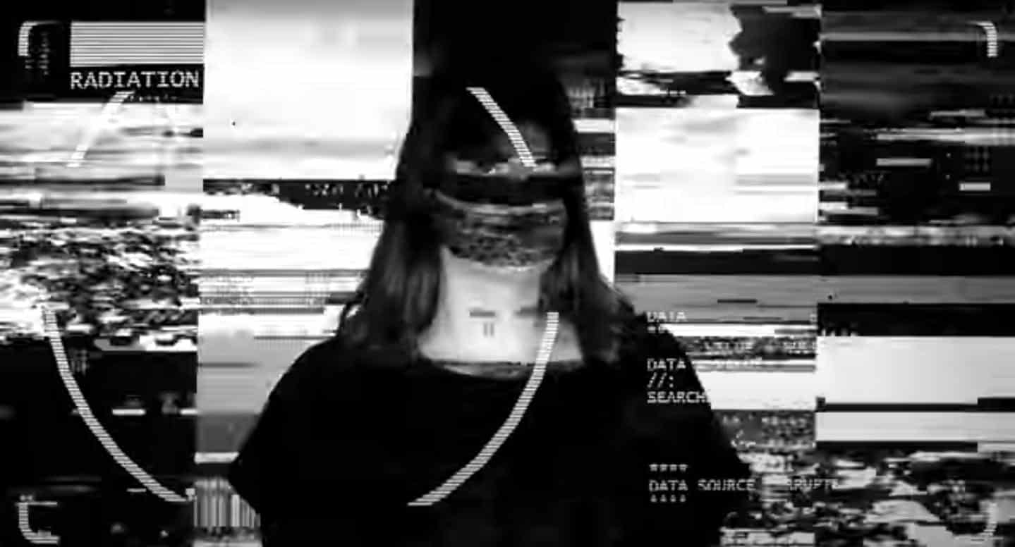 FRAGILE FIGURES The Collapsing parts