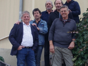 pour cd photo groupe cae096fdf15ae47da0a6e1f25c49d02b 1.jpg